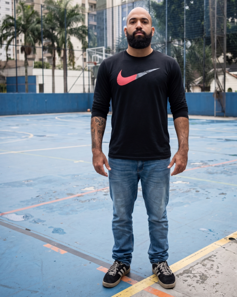 Há mais de uma década, um professor ocupa uma praça para ensinar break dance enquanto o Brasil perde crianças para as apostas on-line