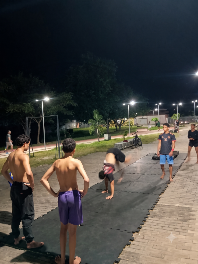 Há mais de uma década, um professor ocupa uma praça para ensinar break dance enquanto o Brasil perde crianças para as apostas on-line